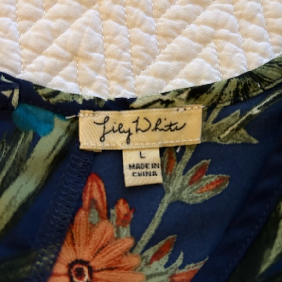 Lily White women’s short sleeve shirt, size large - Picture 4 of 7